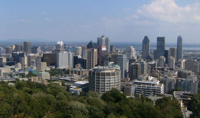 Vistas de downtown Montreal desde la montaña.