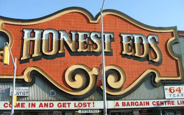 Honest Ed's, un centro comercial muy antiguo entre The Annex y Koreatown.