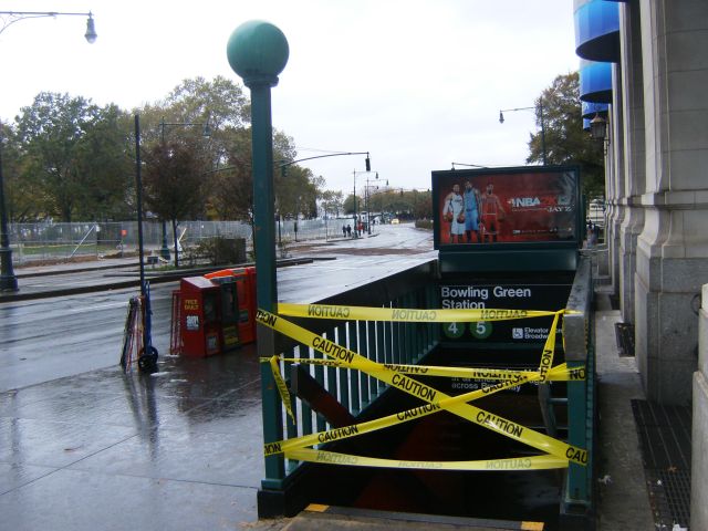 Las inundaciones obligaron a suspender el servicio de metro.